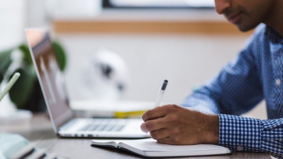 KDK, başvuru hakkında Gençlik ve Spor Bakanlığından bilgi istedi. Gelen cevapta, Cumhurbaşkanlığı İdari İşler Başkanlığı Personel ve Prensipler Genel Müdürlüğünün 1 Şubat 2023'teki görüş yazısında, "Yıllık izin süreleri içerisinde kalan cumartesi ve pazar günlerinin yıllık izne dahil edilmesi, yıllık izin süreleri içerisinde kalan ve mesai günlerine denk gelen ulusal bayram, genel tatil günleri ile Cumhurbaşkanlığınca idari izinli sayılan sürelerin yıllık izne dahil edilmemesinin" yer aldığı ifade edildi.<br><br>Bakanlık, bu görüş kapsamında, yıllık izin süresi içerisinde kalan Kurban Bayramı'nın cumartesi ve pazar günlerinin yıllık izne dahil edildiğini, mesai günlerine denk gelen kısmın ise edilmediğini bildirdi.