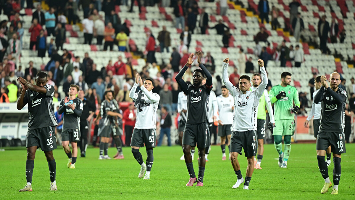 "Beşiktaş'ın hem oyuncusuyla hem de teknik heyetiyle sorumluluk alabilmesinin ne kadar önemli olduğunu Antalya maçında umarım herkes anlamıştır."