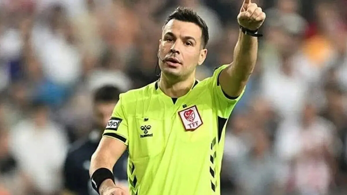 "Bonus olarak da bu maçı vermiş. Rıdvan Yılmaz'a yaptıkları kontrolsüz faulleri dolayısıyla Bünyamin'e ve Abdülkadir'e çıkan sarılar doğru. Ancak El Bilal Toure'ye ve Paal'e net çıkmayan sarılar var. Jota'ya çıkan sarı yeterli, fazlası olmaz."<br>