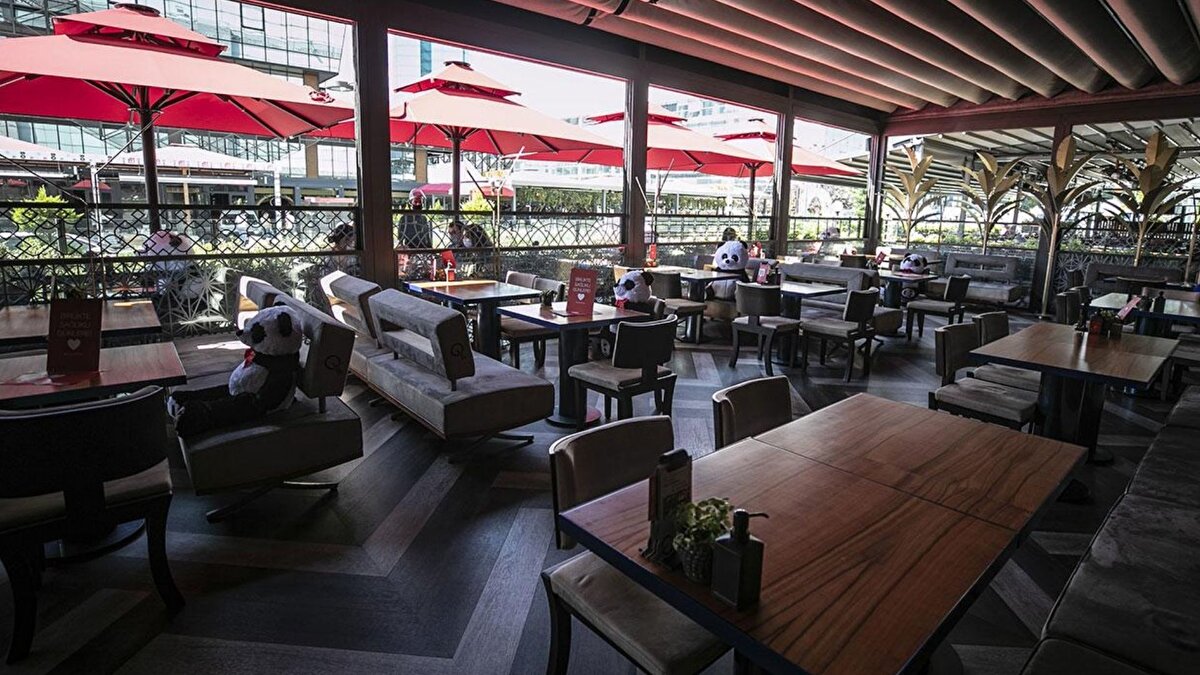 "Sürdürülebilir değil"<br><br>Esnafın artık çıkmaza girdiğini anlatan Bingöl, "Özellikle küçük ve orta ölçekli işletmeler, bu oranlar nedeniyle ciddi ekonomik zorluklar yaşıyor. Sektörümüzde faaliyet gösteren işletmelerimizin ayakta kalabilmesi için bu konuda acilen düzenlemeye gidilmesi gerekiyor. Mevcut durum sürdürülebilir değil" dedi.