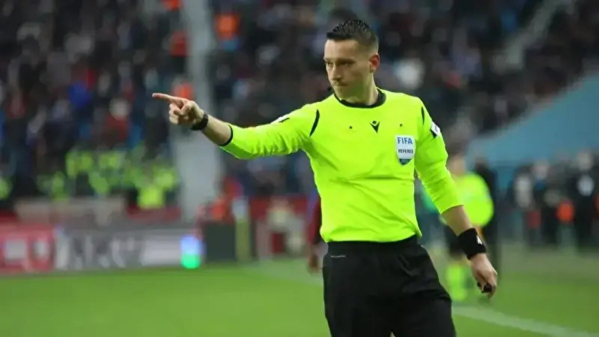 HESAPLARI BEN AÇMADIM<br><br>Zorbay Küçük, savcılığa suç duyurusunda bulunduğu sırada şu şekilde konuşmuştu:  <br><br>"Suç duyurusunda bulunmak için geldim. Biliyorsunuz ki hakemlik yaptığım için izinsiz açıklama yapmam yasak ama şu an çok olağanüstü bir durum var. Bu açıklamayı da bağlı bulunduğum kurum anlayışla karşılar diye umuyorum. Çünkü hem kurumu korumak adına hem kendimi korumak adına...<br><br>Şunu içten söylüyorum; ben sadece hakemlik kariyerim boyunca değil hakemlik kariyerimden önce de hiçbir bahis sitesine üye olmadım, hesap açmadım ve bahis oynamadım. Sadece futbol değil hiçbir spor dalıyla ilgili bahis oynamadım.<br><br>Gerçekleri ortaya çıkarmak için buraya geldik. Gerekli işlemleri yaptık. Çok daha uzun, ayrıntılı anlatmak isterim ama mesleğim gereği yapamam. Bu kadar yapabiliyorum. Avukat arkadaşım anlatacaktır.<br><br>Hesaplardan şikayetçi oldum. Benim adıma Türkiye Cumhuriyeti Kimlik Numaram ile açılmış bu hesaplar."