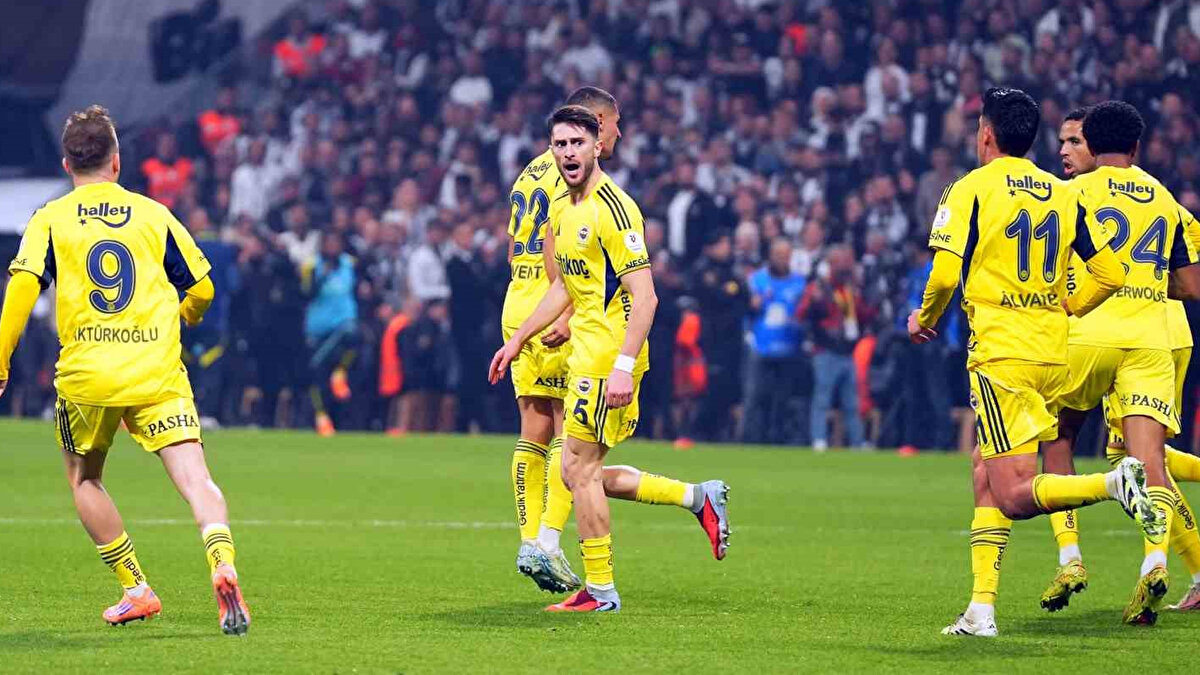 KAYSERİSPOR MAÇINDA YOK<br><br>Kart cezalısı olan İsmail Yüksek bugünkü Kayserispor maçında forma giyemeyecek.<br>Bus <br>