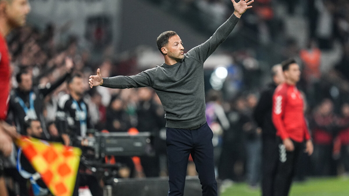 TEDESCO’DAN İSMAİL YÜKSEK KARARI<br><br>Domenico Tedesco’nun gelişiyle birlikte takımın vazgeçilmezi haline gelen milli yıldız İsmail Yüksek, performansıyla Avrupa takımlarının da gözdesi haline geldi.<br>