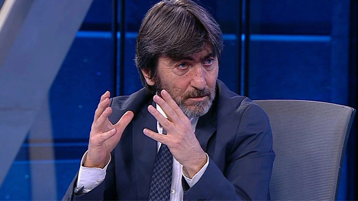 "Fred bu sene dizlerinin bağı çözülmüş gibi oynuyordu. Bazı oyuncular yedek kaldığında ders de alabilir, havlu da atabilir. İki örnek vereyim: Birisi Szymanski, birisi de Fred. Szymanski’nin dönüşü çok sağlıklı olmadı. Fakat Fred, “Buranın kıymetini bileyim.” dedi. 