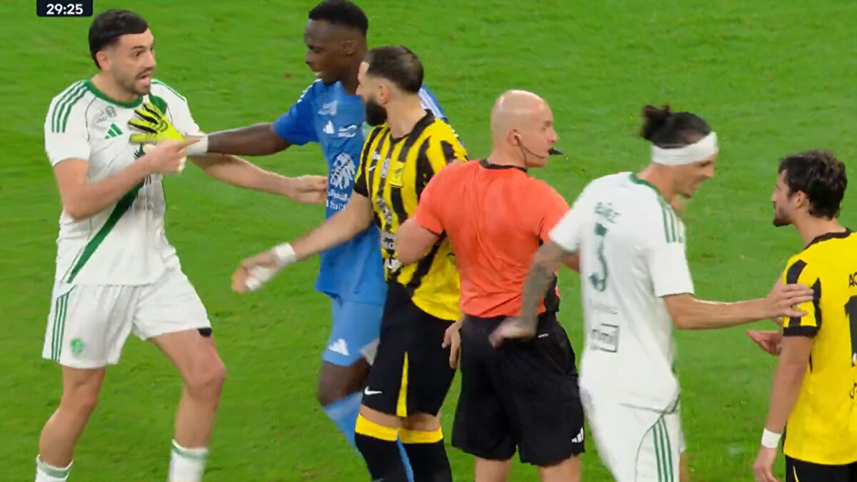 İki oyuncu arasında fiziksel temas yaşanırkeni Benzema ve diğer oyuncular araya girerek iki futbolcuyu da sakinleştirdi. Hakem iki oyuncuya kart çıkarmadı. 