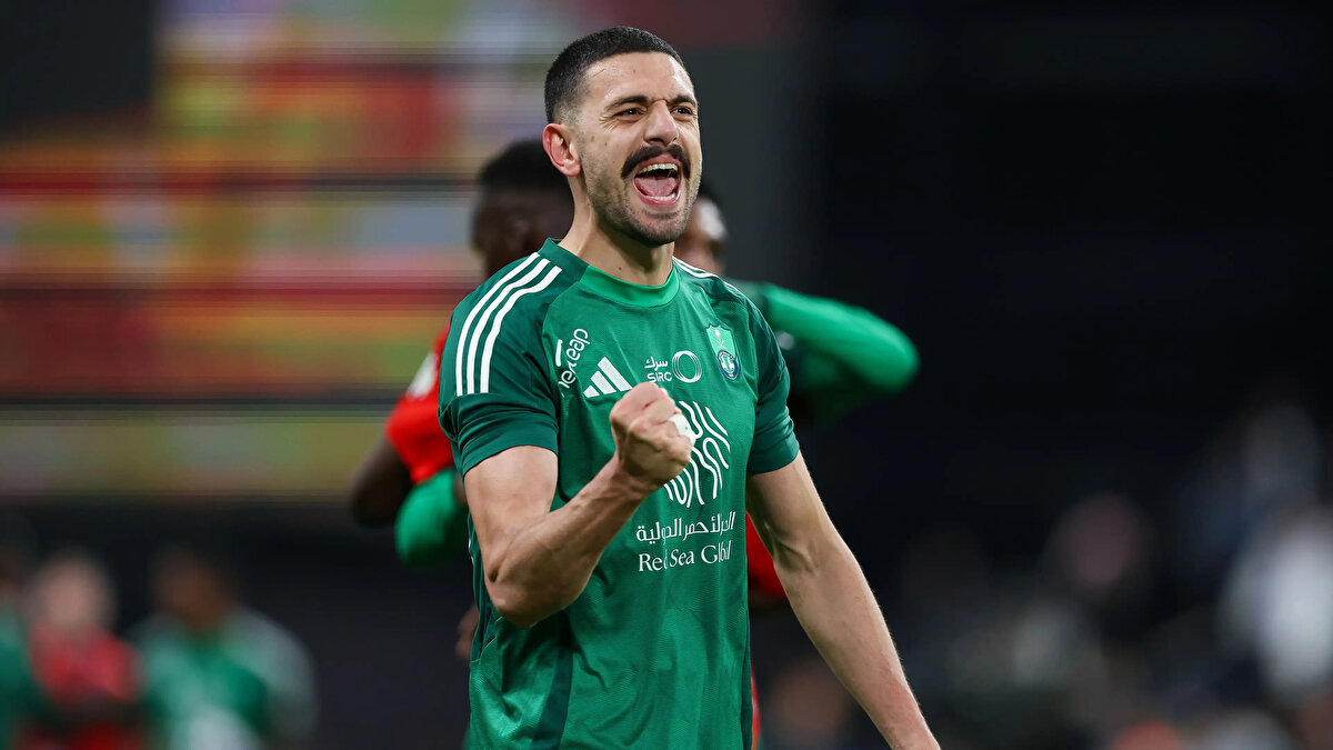 Maçta 90 dakika forma giyen Merih Demiral, savunmadaki performansıyla alkış aldı.