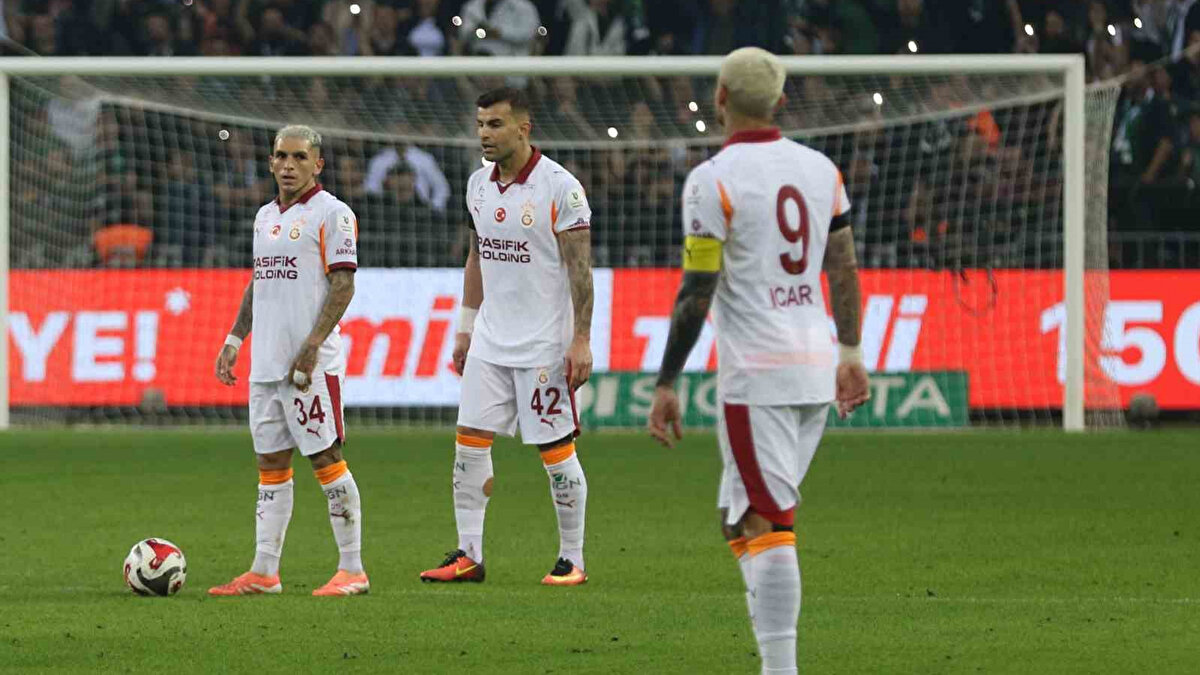 12 haftanın ardından Süper Lig'de gol krallığında da yarış devam ediyor. İşte ligde en az 5 gol atan oyuncular... 