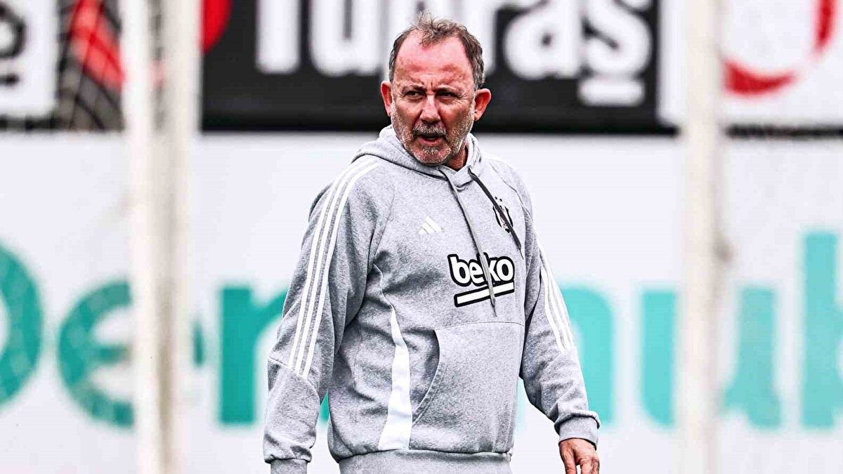 BEŞİKTAŞ'TA RAFA SİLVA - SERGEN YALÇIN KRİZİ<br><br>Beşiktaş'ta sözde sakatlıpğı olan Rafa Silva, Antalyaspor maçının kadrosuna dahil edilmedi. 