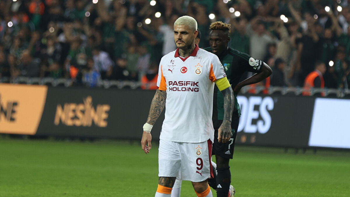 Galatasaray'da Osimhen ve Icardi'nin birlikte oynadıkları maçların performansları <br><br>202425<br><br>Galatasaray 3-3 Kasımpaşa<br>2 gol Osimhen, 1 gol Icardi<br><br>Galatasaray 4-3 Elfsborg<br>1 gol Icardi<br><br>Galatasaray 2-1 Beşiktaş<br>1 Gol Osimhen<br><br>Galatasaray 3-2 Tottenham<br>2 gol Osimhen<br><br>202526<br><br>Kocaelispor 1-0 Galatasaray