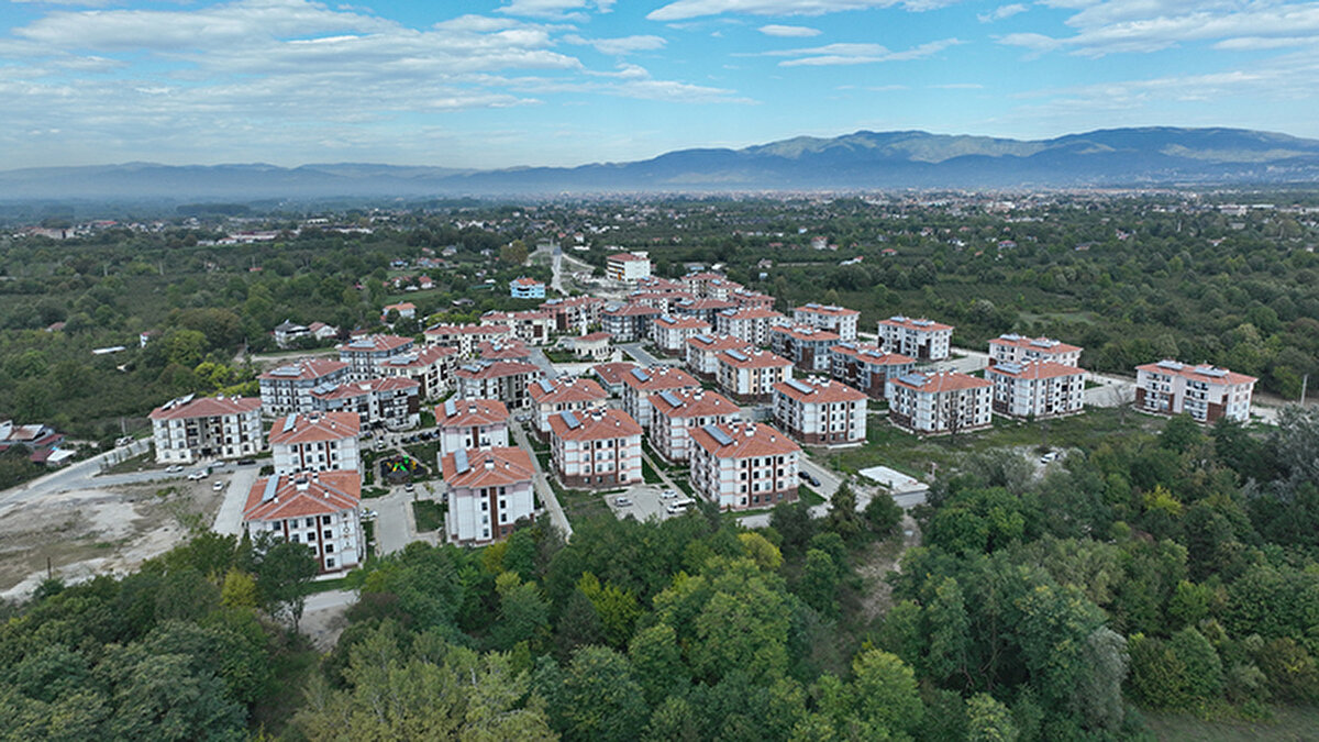 Cumhuriyet tarihinin en büyük konut projesi için geri sayım sona erdi. “Yüzyılın Konut Projesi” kapsamında yapılacak 500 bin sosyal konut için başvurular başladı. Vatandaşlar, başvurularını Ziraat Bankası, Halk Bankası, Emlak Katılım şubeleri veya e-Devlet üzerinden kolayca yapabiliyor.