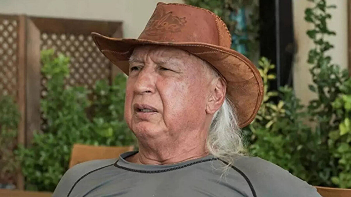 CNN TÜRK canlı yayınına katılan Deprem Bilimci Prof. Dr. Şener Üşümezsoy, Sındırgı’da yaşanan depremleri değerlendirdi. Üşümezsoy, bölgede görülen sarsıntıların endişe verici olmadığını belirterek, benzer durumların daha önce Santorini ve Bodrum açıklarında da yaşandığını hatırlattı.