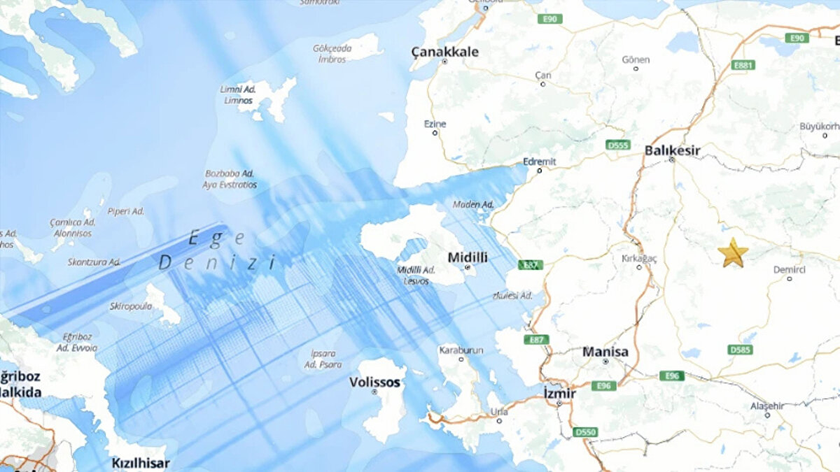 Üşümezsoy, Sındırgı’da meydana gelen depremlerin 6 veya 6,5 büyüklüğünde bir ana kırılmaya yol açmayacağını vurguladı.<br><br>“Yeni faylarda meydana gelen depremler, alan içinde olduğu için 6-6,5 büyüklüğünde bir deprem göstermiyor. Beşlik depremler 10 kilometrekarelik küçük alanlarda gerçekleşiyor. Bu nedenle büyük bir riskten bahsedemeyiz.” ifadelerini kullandı.