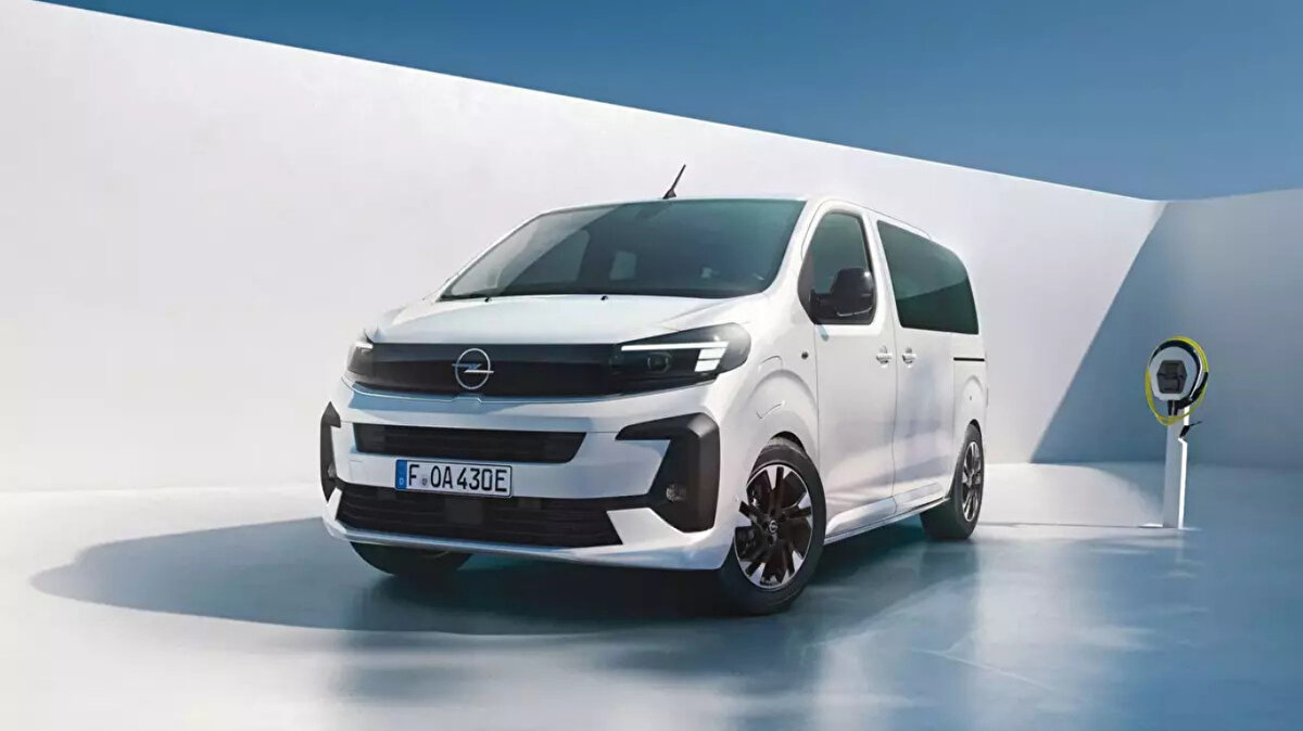 Opel Zafira 2.2 Edition Plus XL<br>Anahtar teslim fiyatı 2 milyon 183 bin TL olan Opel Zafira 2.2 Edition Plus XL için 90 bin TL nakit indirimi mevcut. 12 ay vadeli sıfır faizli 450 bin TL ya da 12 ay vadeli 1.82 faiz oranıyla 900 bin TL kredi fırsatları da sunuluyor.