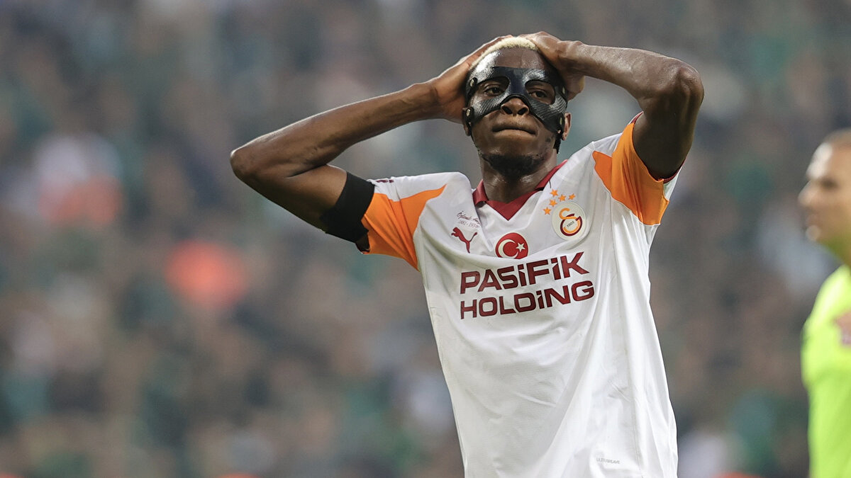 Trendyol Süper Lig’de 12. Haftanın heyecanı sona erdi. Zirve yarışında yara alan ve bu sezon ilk kez mağlup olan Galatasaray, Kocaelispor karşısında sahadan 1-0’lık yenilgiyle ayrıldı.