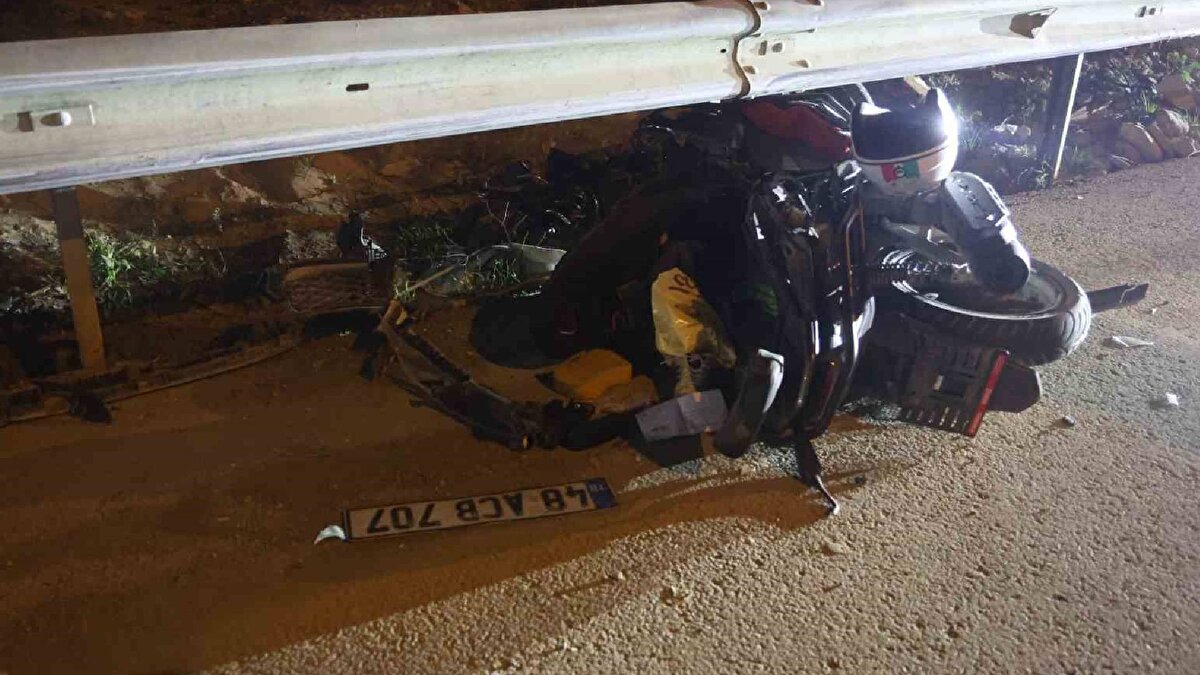  İhbar üzerine olay yerine polis ve ambulans ekipleri sevk edildi. Kısa sürede bölgeye gelen sağlık ekipleri, yaralıları ilk müdahalenin ardından Defne Devlet Hastanesi’ne kaldırdı. Hastaneye kaldırılan ağır yaralı Dilan Karataş, yapılan tüm müdahalelere rağmen hayatını kaybetti. 