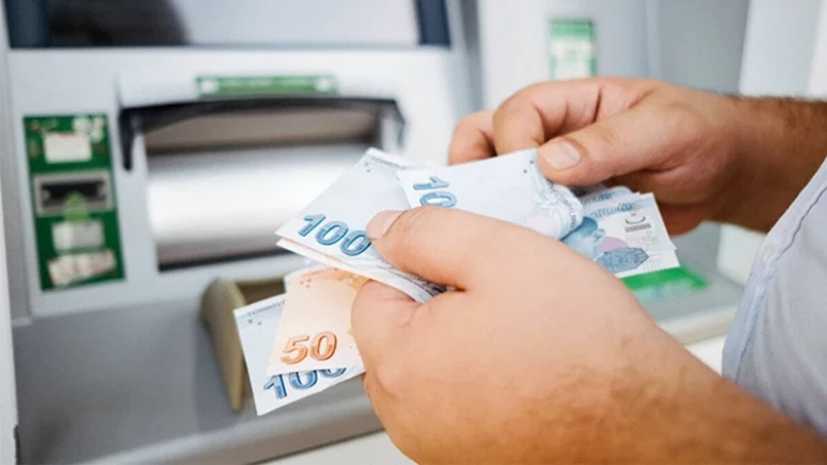 Değerlendirmesini özetleyen Eryılmaz, “Bu yıl da aynı senaryoyu bekliyorum. Yani beklenen enflasyonun üst bandı baz alınarak üzerine refah payı eklenmesiyle yeni asgari ücret belirlenecektir,” diyerek sözlerini noktaladı.