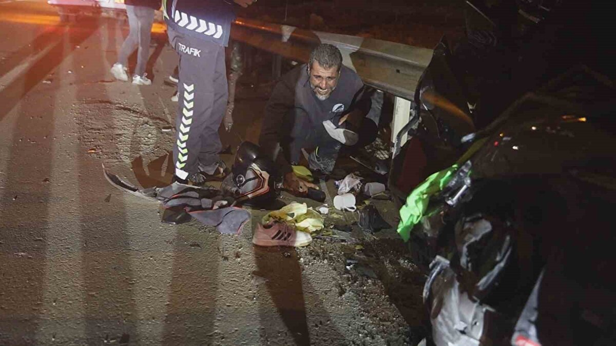 Polis ekipleri kazayla ilgili inceleme başlattı.