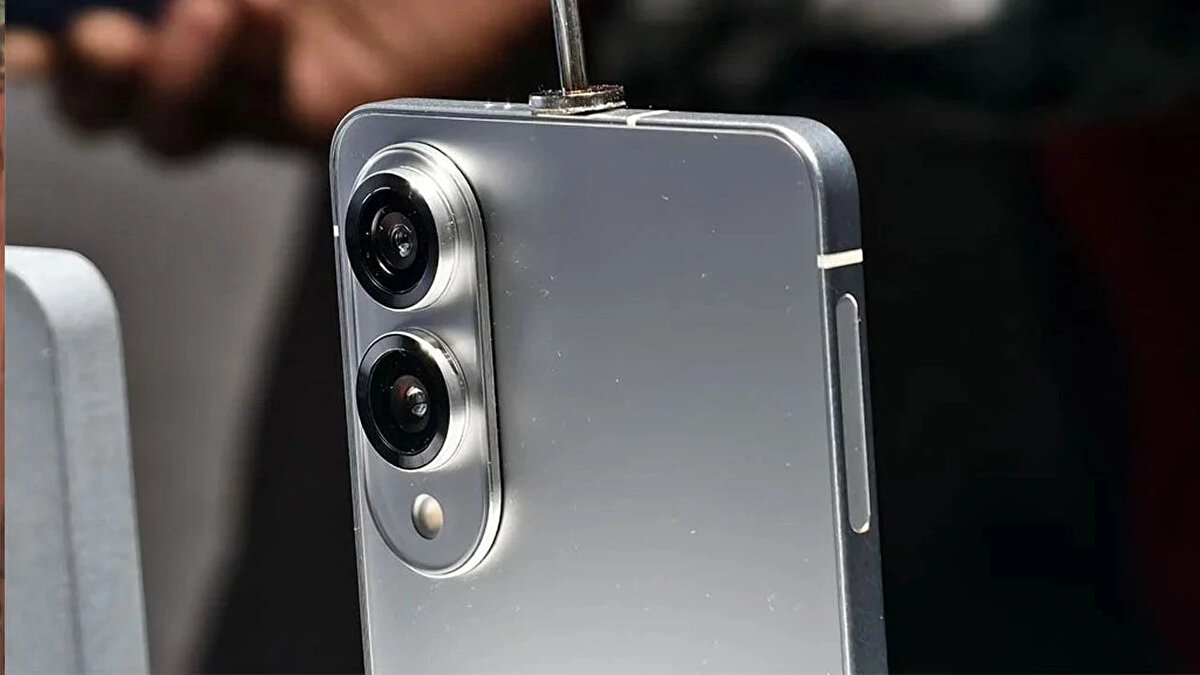 6- Samsung Galaxy S25 Edge