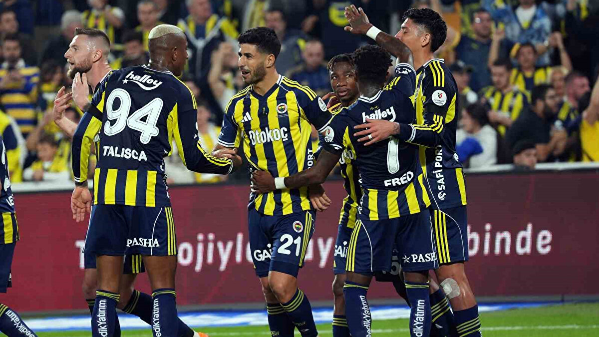 MAÇIN EN TARTIŞILAN POZİSYONU<br><br>Karşılaşmada en çok konuşulan pozisyon; İspanyol oyuncu Asensio’nun bir pozisyonda ayağıyla Lionel Carole’un kafasına vurduğu pozisyon oldu. 