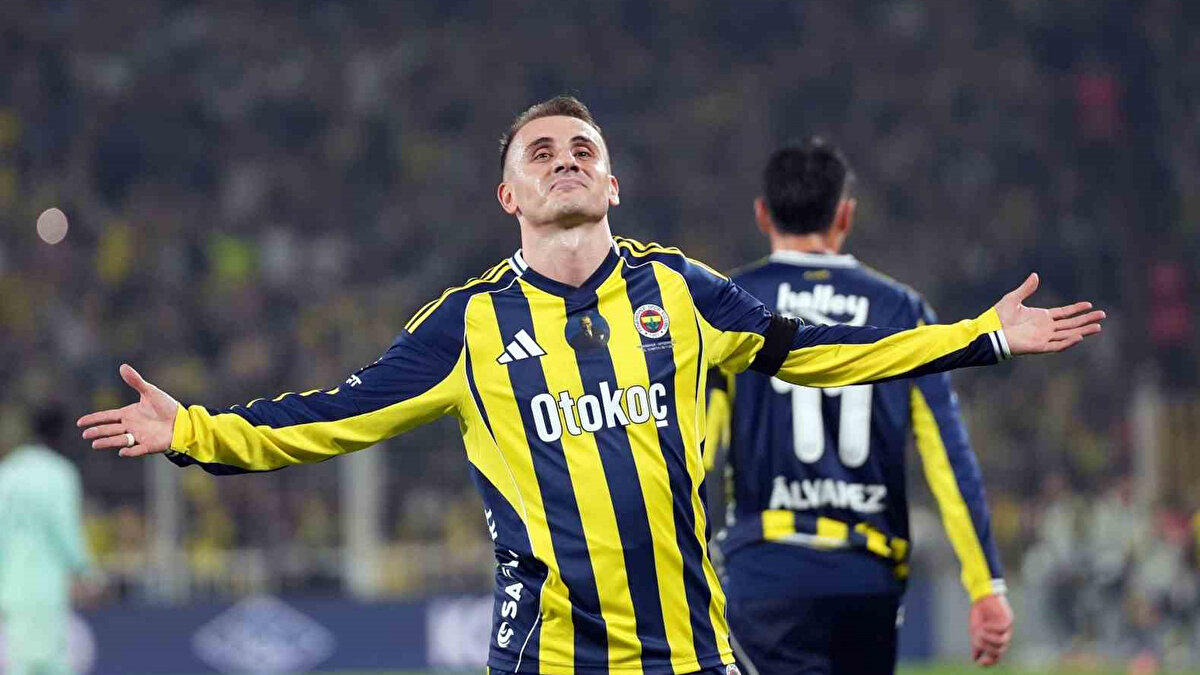 NAMAĞLUP TEK TAKIM FENERBAHÇE<br><br>Galatasaray'ın Kocaelispor'a mağlup olmasıyla birlikte ligde yenilgi yüzü görmeyen tek takım Fenerbahçe kaldı. 