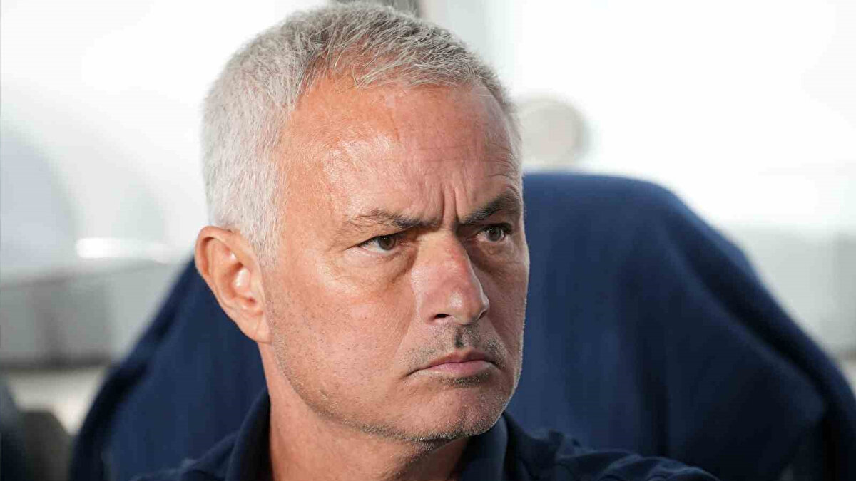ŞAMPİYONLAR LİGİ'NDE SIFIR PUAN<br><br>Şampiyonlar Ligi'nde hayal kırıklığı yaşayan Mourinho, 4 maçta 4 mağlubiyet aldı ve takımı 2 gol atıp 8 gol yedi. 