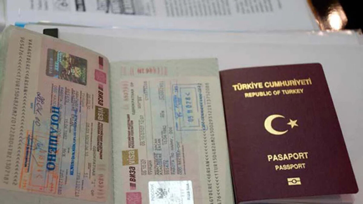 Vize Reddi Riski Yüksek Ülkeler<br><br>Listede dikkat çeken diğer ülkeler arasında İtalya (%8,4), İsviçre (%11,0) ve Hollanda (%11,5) bulunuyor.<br>Ancak en çok ret veren ülkeler sıralamasında tablo değişiyor:<br><br>İsveç (%30,5)<br><br>Hırvatistan (%30,1)<br><br>Malta (%27,9)<br><br>Bu üç ülke, Schengen başvurularında en yüksek red oranına sahip ülkeler olarak öne çıkıyor.