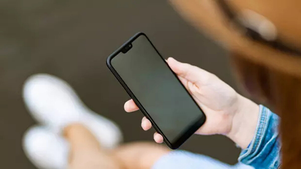 Yeni uygulamaya göre, NFC özelliği bulunmayan telefon sahipleri bu saatlerde nakit avans çekimi gerçekleştiremeyecek. Kimlik doğrulaması yapamayan kullanıcıların, sabah 06.00’dan sonra işlem yapabilecekleri belirtildi.