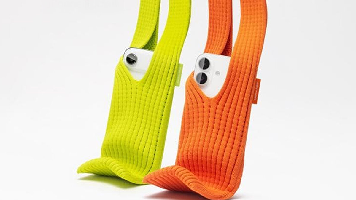 Kısa kayışlı modelde limon, mandalina, mor, pembe, tavus kuşu, safir, tarçın, siyah; uzun kayışlıda safir, tarçın, siyah seçenekleri bulunuyor.