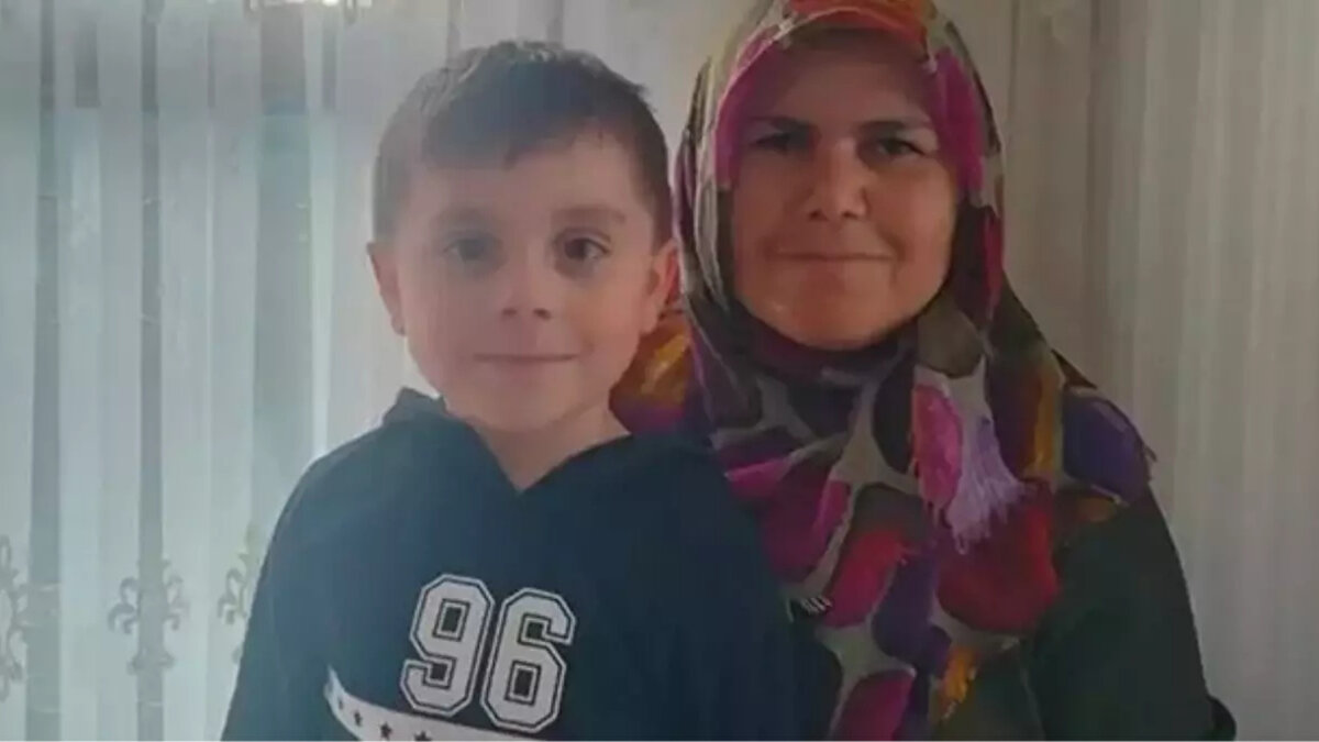 Mustafa Uzun’un açıklamaları sonrası ekipler harekete geçti. Müge Anlı, canlı yayında Uzun’un evinde ve çevresinde kadavra köpekleriyle arama başlatıldığını duyurdu. Arama çalışmaları sürerken, Huriye Helvacı’nın nerede olduğuna dair gizem hâlâ çözülemedi.