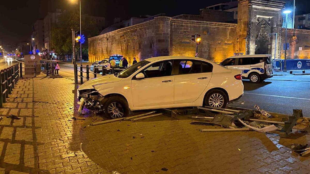 Kazada yaralanan olmazken, ihbar üzerine bölgeye polis ekipleri sevk edildi. 