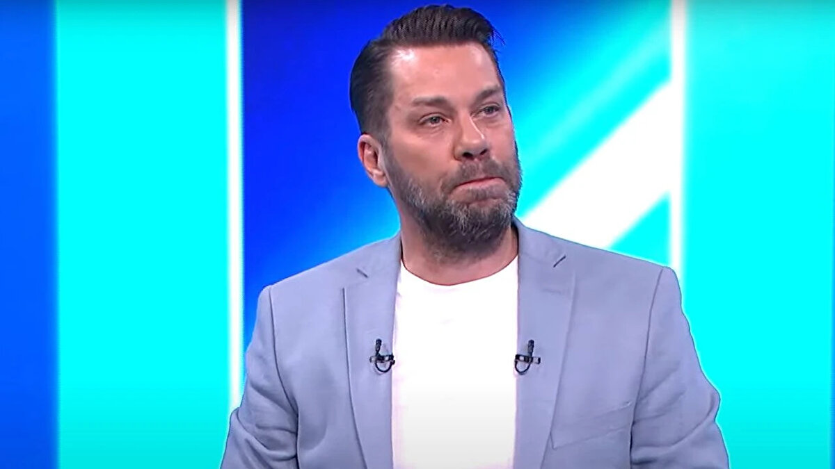 "Birçok hakem zan altında kaldı"<br><br>Son dönemde futbol kamuoyunu sarsan bahis skandalına değinen Aydınus, sürecin yeterince şeffaf yürütülmediğini ifade etti. "Sadece hesap açmakla birçok hakem zan altında kaldı" diyen Aydınus, bazı hakemlerin pandemi döneminde amatör statüde oldukları sırada maç izlemek için bahis platformlarına hesap açtıklarını ancak bugün bu nedenle haksız şekilde suçlandıklarını belirtti.