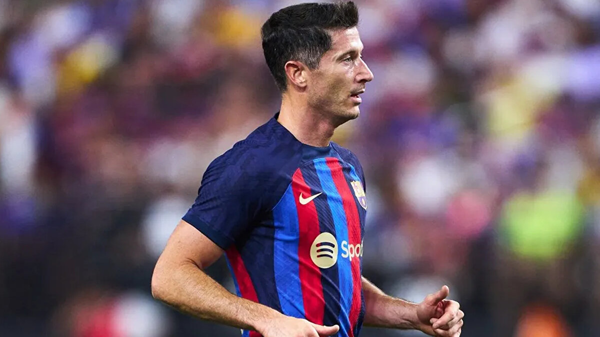 Yıldız golcünün Fenerbahçe'nin transfer listesinde yer aldığı ve Sadettin Saran'ın transferi yakından takip ettiği iddia edilmişti.