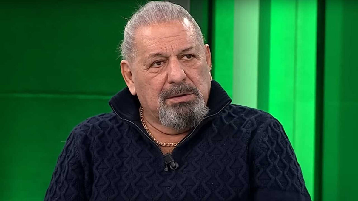 Eski hakem ve futbol yorumcusu Erman Toroğlu Ekol TV'de yaptığı açıklamada sürecin yanında durdu ve şu ifadeleri kullandı:
