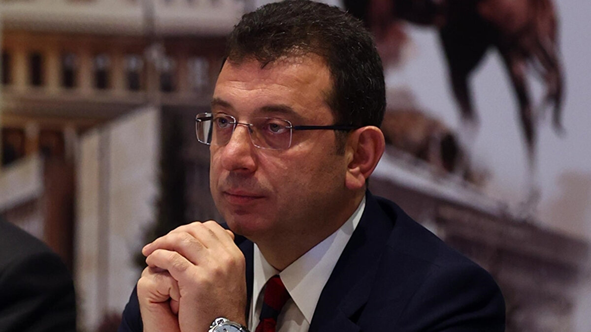 İBB İDDİANAMESİ NEREDE YAYINLANDI, NEREDEN BAKILIR?<br>Hazırlanan iddianamenin 3 bin 900 sayfalık metni kamuoyuyla tam olarak paylaşılmadı; ancak mahkemeye sunulacağı açıklandı. İddianamenin sunulduğu mahkemeye ilişkin kayıtlar ve erişim detayları ilerleyen süreçte resmi olarak yayınlanabilir.