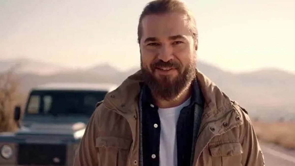 “Diriliş Ertuğrul” dizisindeki performansıyla milyonların sevgisini kazanan Engin Altan Düzyatan, eşi Neslişah Düzyatan’la birlikte iki çocuğu Emir Aras ve Alara’nın eğitimi için Dubai’ye taşındı. Aile, yeni yaşamına okulların açılmasıyla birlikte resmen başladı.