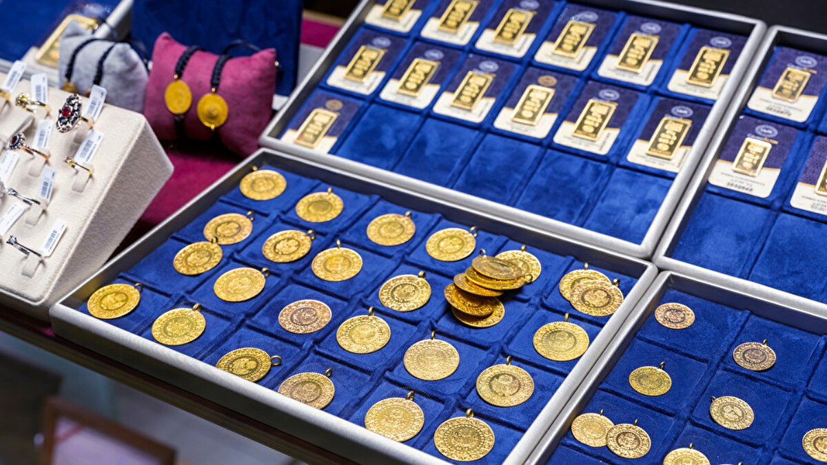 Ancak kısa vadede 4 bin dolar üzeri alımların riskli olduğunu belirten Memiş, geri çekilmelerin yatırım fırsatı yaratabileceğini söyledi:<br><br>“4 bin dolar üzeri seviyelerde alım yapmak kısa vade için uygun değil. 3.800 – 3.850 dolar aralığına kadar düzeltme görebiliriz.”