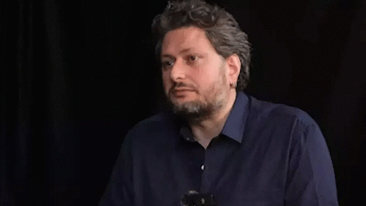 Furkan Bölükbaşı kimdir?<br><br>Furkan Bölükbaşı, 30 Eylül 1988 doğumludur. Aslen Trabzon kökenli olup, Çerkez asıllı bir aileden gelmektedir. Lise eğitimini Kırıkkale Fen Lisesi'nde tamamlayan Bölükbaşı, üniversite eğitimini İstanbul Üniversitesi Moleküler Biyoloji ve Genetik Bölümü'nde almıştır. Bilimsel araştırmalara ilgisiyle dikkat çeken Bölükbaşı, mezuniyetinin ardından akademik kariyerine yönelmiştir.