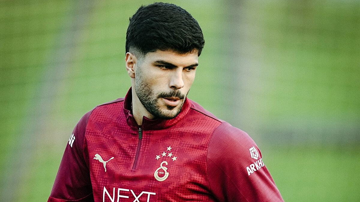 Elmalı, açıklamasında ayrıca futbolun kendisi için sadece bir meslek değil, hayatının merkezindeki bir tutku olduğunu vurgulayarak, "Bu tutkuyu daima dürüstlükle, alın terimle ve sahada gösterdiğim mücadeleyle yaşadım. Bugün geldiğim noktaya da bu değerlerle ulaştım. Kariyerim boyunca hiçbir şekilde futbolun etik ilkelerine, sportmenliğe ya da kulübümün değerlerine aykırı bir davranışım olmamıştır." dedi.