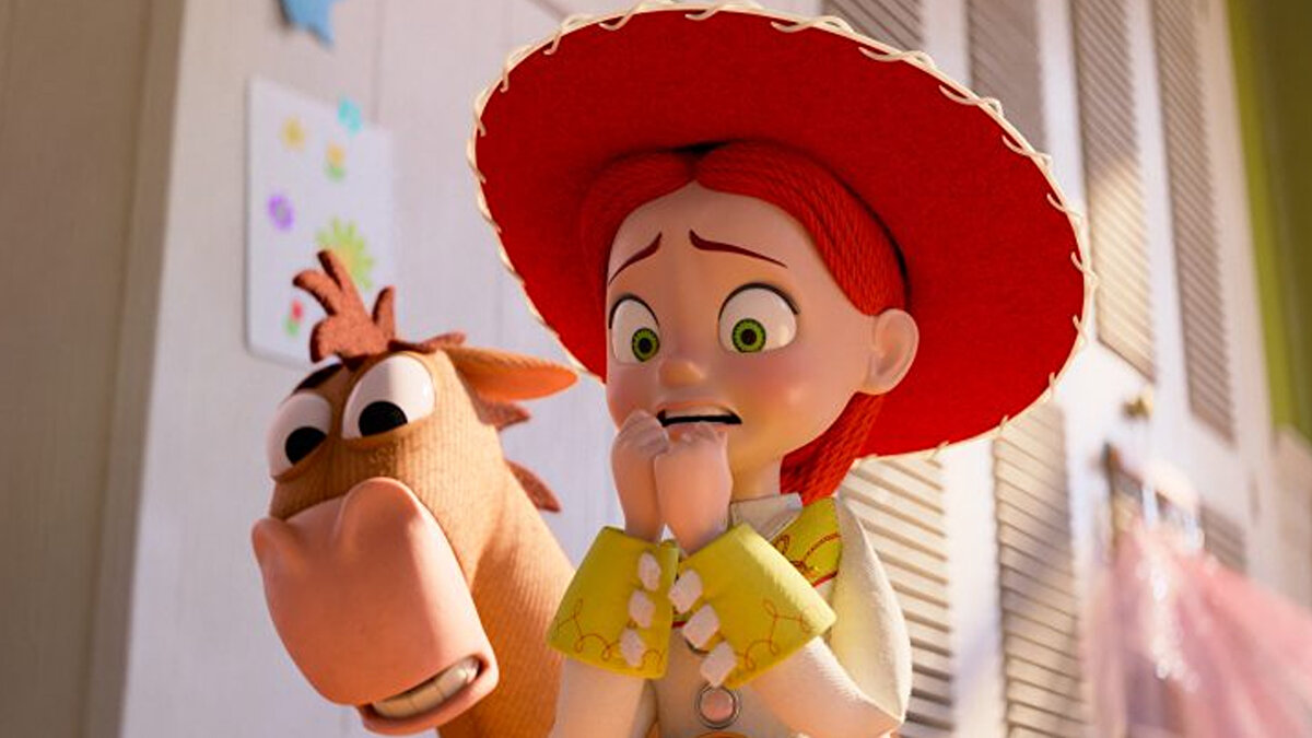 Serinin yeni filminde klasik oyuncak ekibi bu kez teknolojiyle karşı karşıya geliyor. Yayınlanan fragmanda, Greta Lee’nin seslendirdiği yüksek teknolojili akıllı tablet Lilypad tanıtıldı.<br>