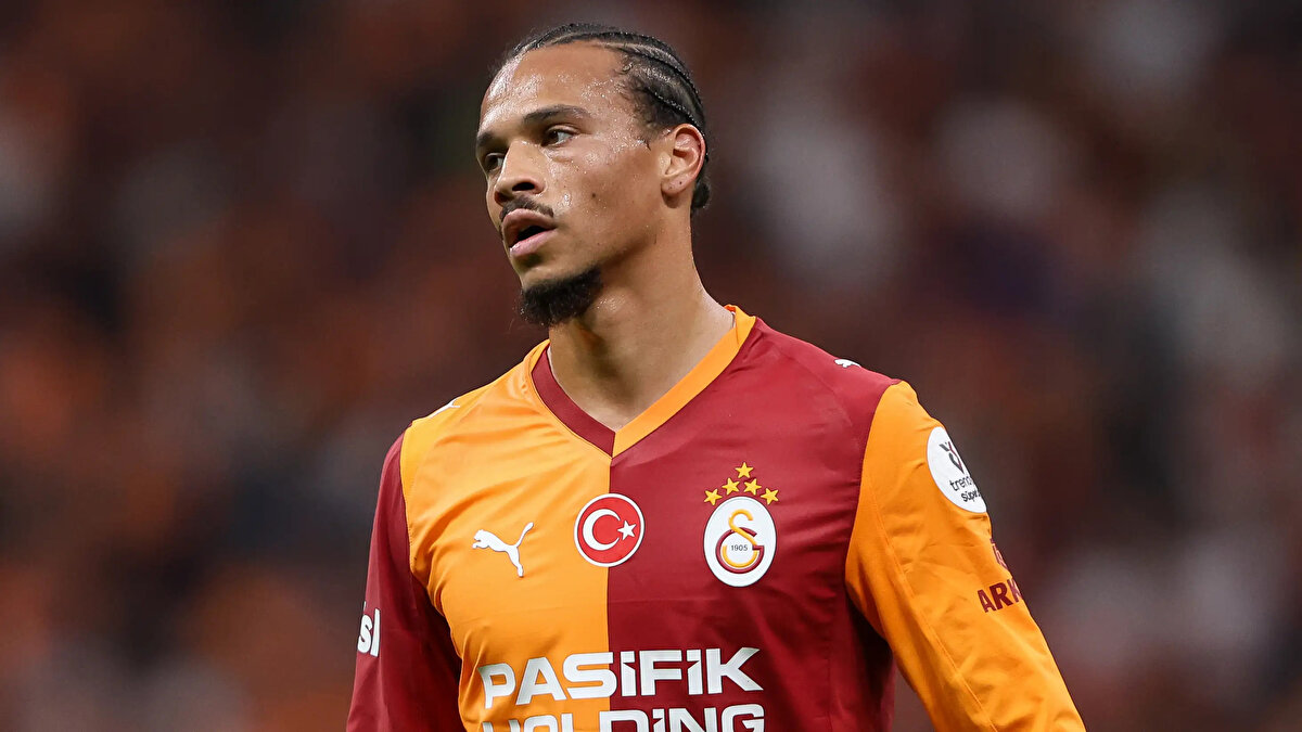 "Leroy Sane, Alman milli takımına geri döndü. Galatasaray'daki son formu, Bayern Münih'teki önceki dönemine benziyordu. Bazen Frankfurt maçında olduğu gibi neredeyse görünmezken, diğer zamanlarda son iki veya üç maçta olduğu gibi daha belirgin bir rol oynadı."