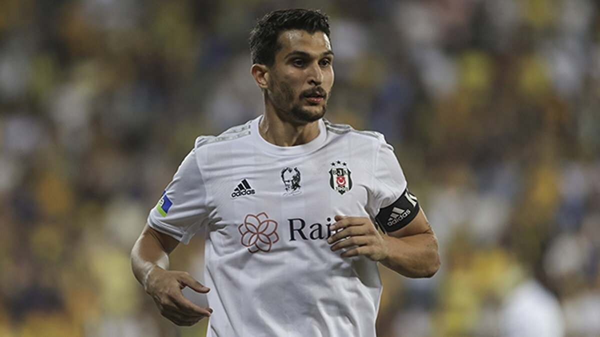 Uysal'a yakın kaynaklar, oyuncunun adının haksız biçimde iddialara karıştırıldığını ve konunun yargı önünde netleşmesi için gerekli adımları atacağını vurguladı.