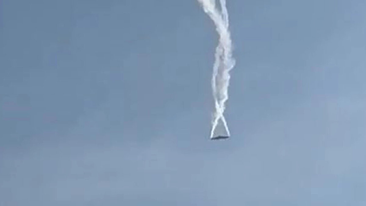 MSB'nin Gürcistan'da düştüğünü açıkladığı C130 askeri kargo uçağında 20 personel bulunuyordu. Uçaktaki personelin isim listesi ve sahip oldukları rütbeler, bir askerin o mertebeye ulaşmak için yıllar süren emeğini bir kez daha gözler önüne serdi. Peki, Pilot Binbaşı, Yarbay veya Kıdemli Başçavuş olmak kaç yıl sürer?