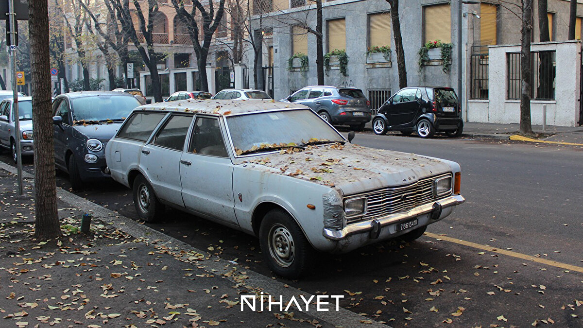 Kirli Araba<br><br>Başkent Aşkabat'ta arabaların sürekli olarak temiz ve parlak olması zorunludur. Kirli bir araba ile dolaşmak ceza gerektirebilir