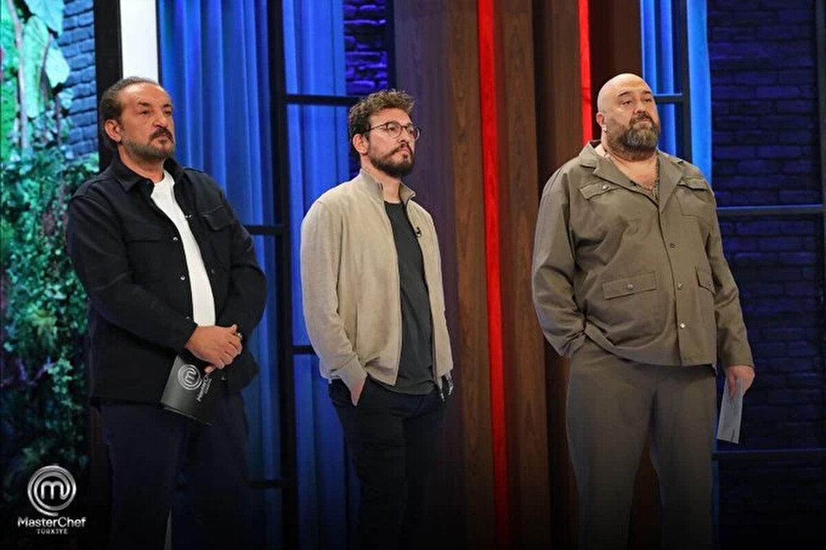 MasterChef 11 Kasım eleme adayları kimler oldu?<br><br>Kırmızı takımın yaptığı oylamada heyecan doruğa çıktı. Çağatay bireysel dokunulmazlık hakkını kullanarak Eylül’ü potaya gönderdi. Takım oylaması sonucunda ise Hakan, ismi en çok çıkan yarışmacı olarak eleme potasına dahil oldu.