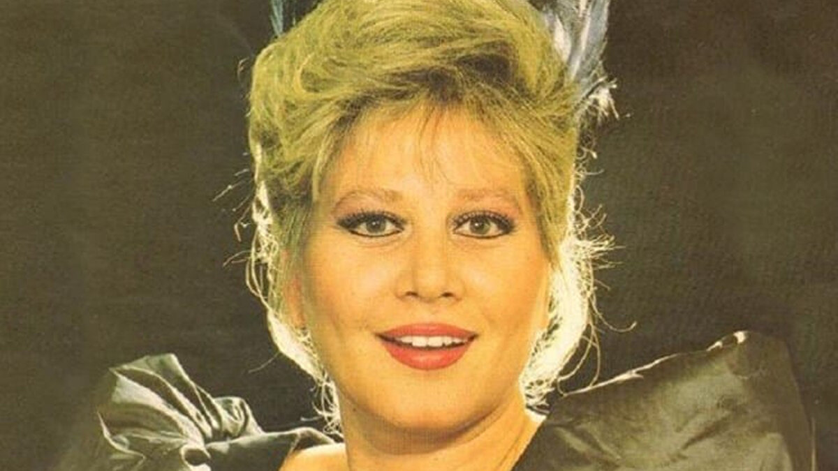 Bakanlıktan taziye mesajı<br>Kültür ve Turizm Bakanlığı, NSosyal hesabından yapılan paylaşımda şu ifadelere yer verildi:<br><br>"Türk sanat müziğinin güçlü sesi, usta yorumcu Muazzez Abacı'nın vefatını derin bir üzüntüyle öğrendik. Sanatıyla gönüllerde silinmez izler bırakan değerli sanatçımıza Allah’tan rahmet, ailesine, sevenlerine ve tüm sanat camiamıza başsağlığı diliyoruz."