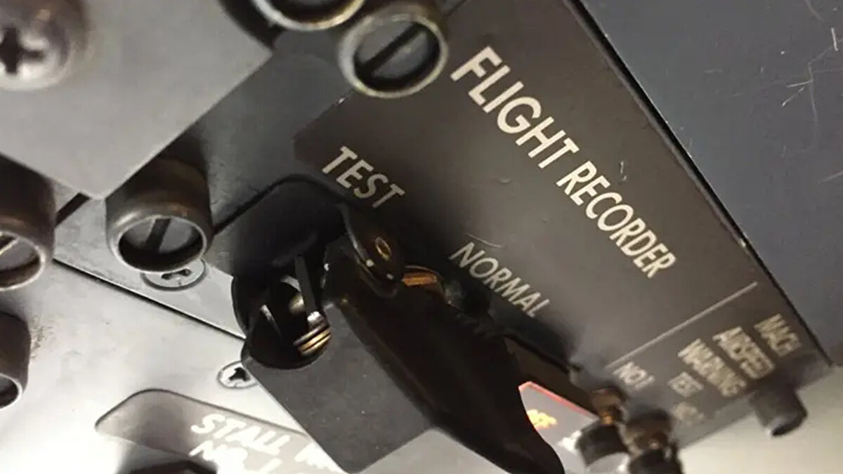 Milli Savunma Bakanlığı, Azerbaycan'dan Türkiye'ye gelmek üzere havalanan bir C130 kargo uçağının Gürcistan'da düştüğünü bildirdi. Uzmanlara göre cihaz, kazanın nedenini belirlemede en kritik veri kaynağı olacak.