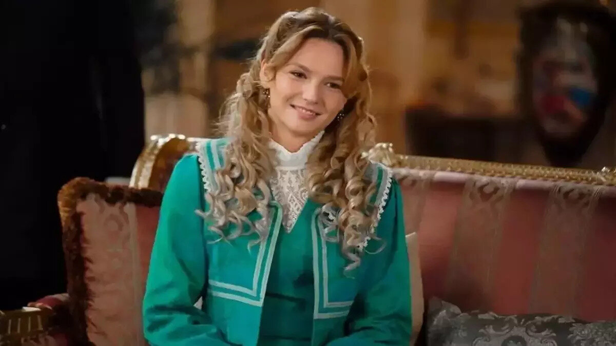 Ünlü oyuncu Nilsu Berfin Aktaş, katıldığı bir programda yaptığı açıklamayla sosyal medyada gündem oldu. Aktaş, 4 arkadaşıyla gittiği bir restoranda 75 bin TL hesap ödediğini söyleyince hayranlarını şaşkına çevirdi. İşte Nilsu Berfin Aktaş’ın hayatı, kariyeri ve rol aldığı diziler…