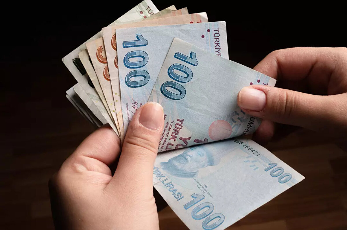 En yüksek emekli promosyonu hangi banka veriyor?<br><br>Kasım 2025 itibarıyla en yüksek emekli promosyonu 30.000 TL ile Yapı Kredi tarafından sunuluyor. ING ise 28.000 TL’ye varan promosyon ile listede üst sıralarda yer alıyor. Üçüncü sırada Denizbank 27.000 TL, ardından Garanti BBVA’nın 25.000 TL’ye varan promosyon kampanyası bulunuyor.