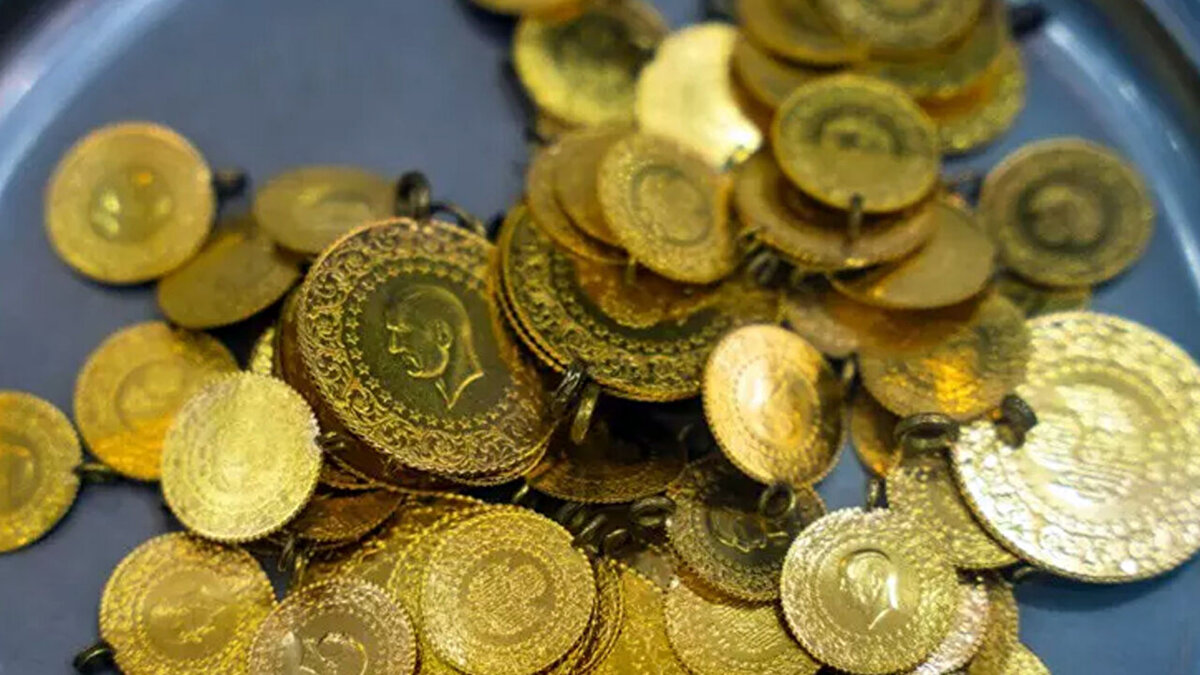 Ekonomistler, ABD Merkez Bankası’nın (Fed) önümüzdeki ay 25 baz puanlık faiz indirimi yapacağı görüşünde birleşiyor. Bu beklenti, altın tarafında yeni bir ralli sürecinin başladığının işareti olarak değerlendiriliyor. Düşen faiz ortamı, altına olan ilgiyi artırırken fiyatların hareketli seyrinin devam etmesi bekleniyor.