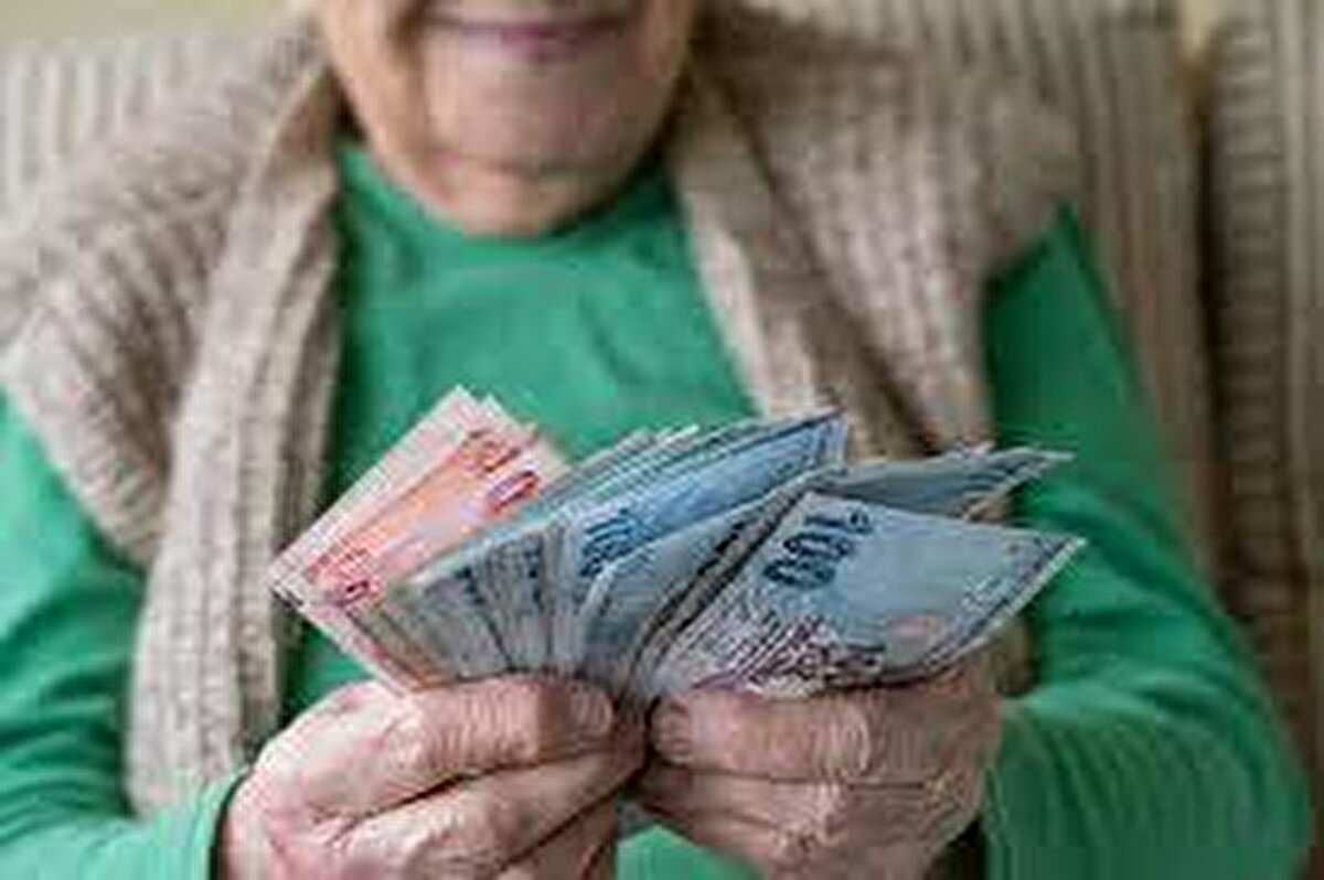 Bakan Işıkhan: “Cumhurbaşkanımızın sözü yerine getirilecek”<br>Çalışma ve Sosyal Güvenlik Bakanı Vedat Işıkhan, TBMM Plan ve Bütçe Komisyonu’nda yaptığı açıklamada, Cumhurbaşkanı Recep Tayyip Erdoğan’ın verdiği her söz gibi bu düzenlemenin de hayata geçirileceğini belirtti. Işıkhan, “Bağ-Kur prim gün sayısının düşürülmesi için çalışmalarımız tamamlanmak üzere. 2026’nın ilk çeyreğinde düzenleme Meclis gündemine gelecek.” dedi.